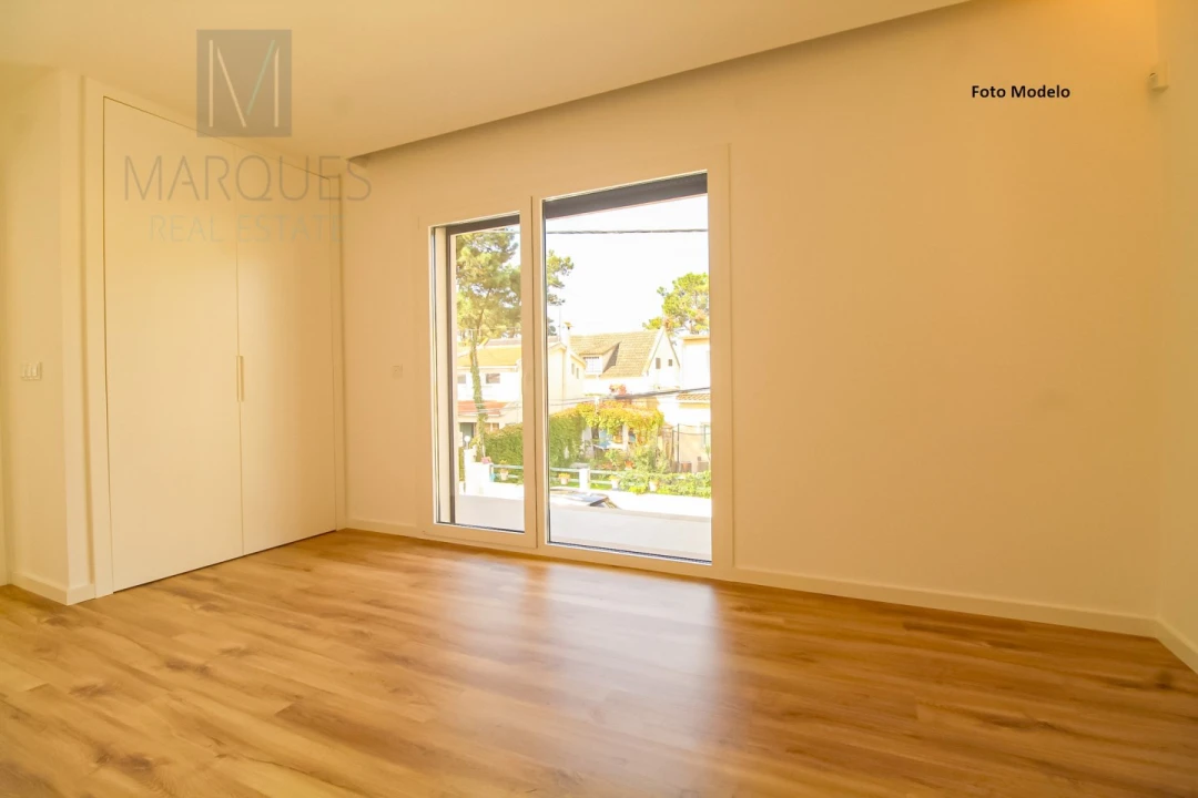 Moradia T4 para Venda em Charneca de Caparica e Sobreda Foto 10