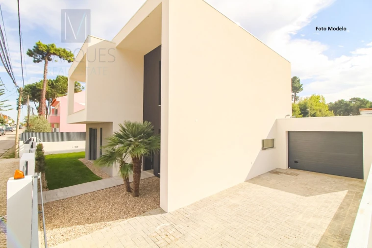 Moradia T4 para Venda em Charneca de Caparica e Sobreda Foto 2