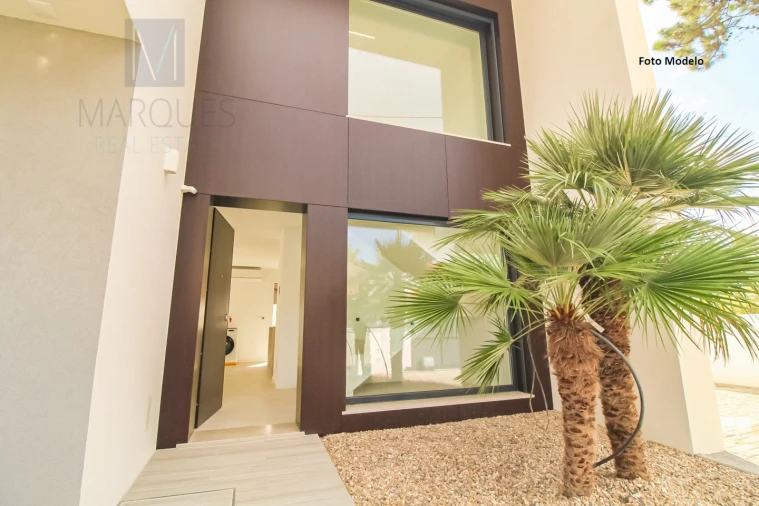 Moradia T4 para Venda em Charneca de Caparica e Sobreda Foto 3