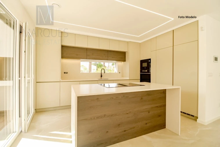 Moradia T4 para Venda em Charneca de Caparica e Sobreda Foto 5