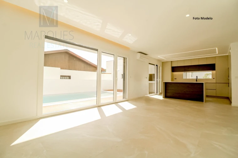 Moradia T4 para Venda em Charneca de Caparica e Sobreda Foto 7