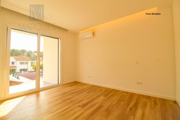 Moradia T4 para Venda em Charneca de Caparica e Sobreda Foto 13