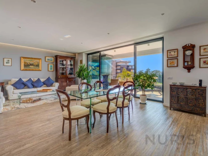 Apartamento T4 para Venda em Portimão Foto 3