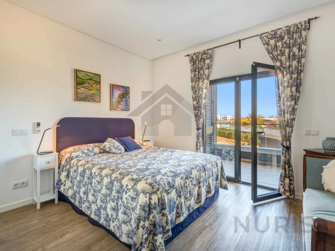 Apartamento T4 para Venda em Portimão Foto 35