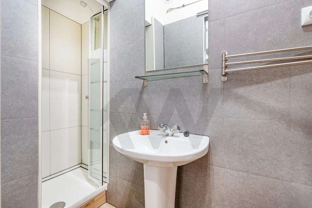 Apartamento T1 para Venda em Nazare Foto 13