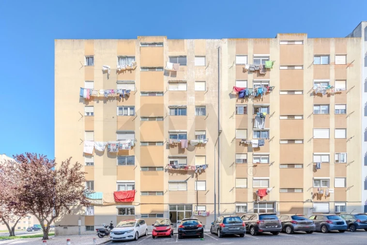 Apartamento T2 para Venda em Carregado e Cadafais Foto 31