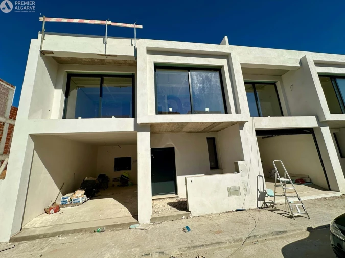 Moradia T4 para Venda em Montenegro