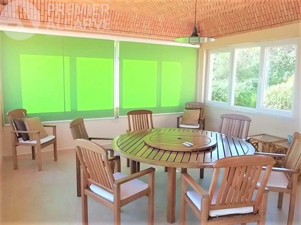 Moradia T4 para Venda em Santa Barbara de Nexe Foto 7