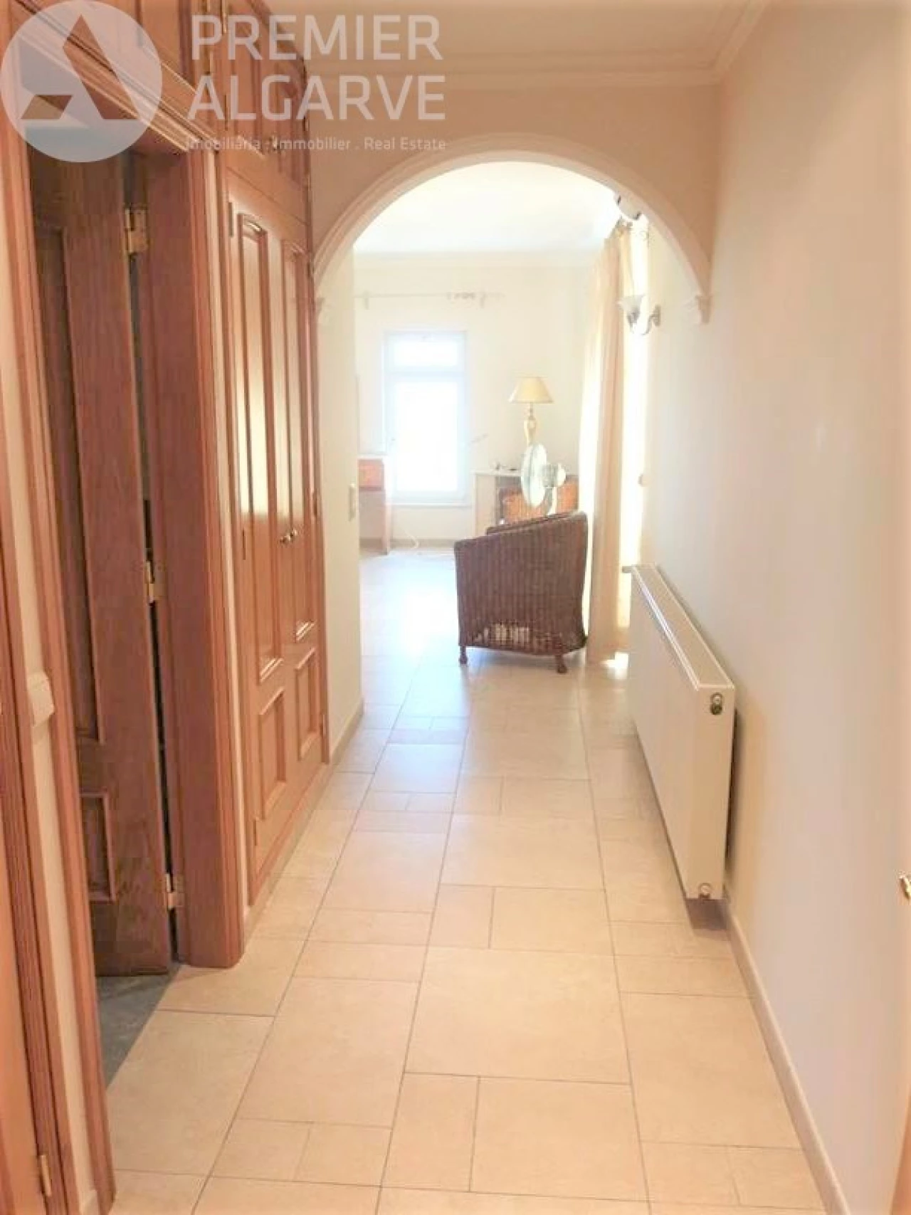 Moradia T4 para Venda em Santa Barbara de Nexe Foto 12