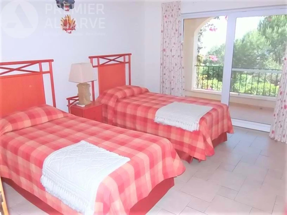 Moradia T4 para Venda em Santa Barbara de Nexe Foto 17