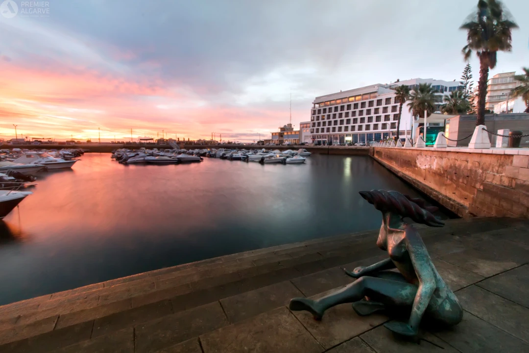 Moradia T4 para Venda em Santa Barbara de Nexe Foto 23