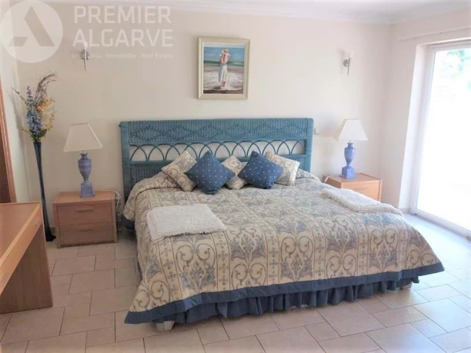 Moradia T4 para Venda em Santa Barbara de Nexe Foto 13