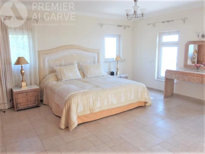 Moradia T4 para Venda em Santa Barbara de Nexe Foto 15