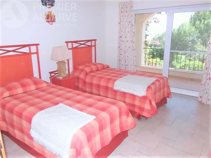 Moradia T4 para Venda em Santa Barbara de Nexe Foto 17