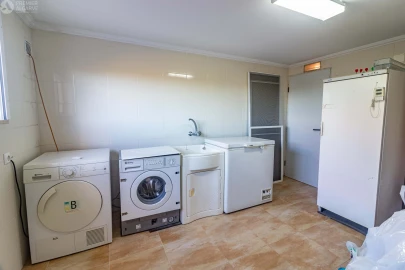 Moradia T4 para Venda em Santa Barbara de Nexe