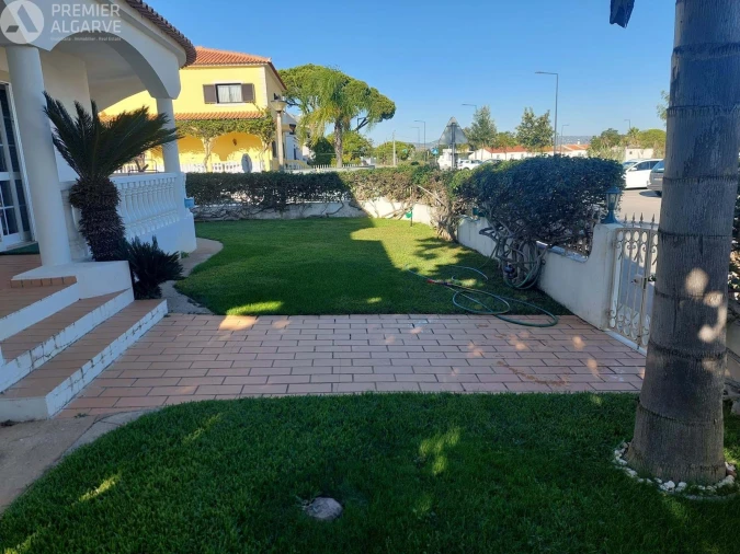 Moradia T5 para Venda em Montenegro