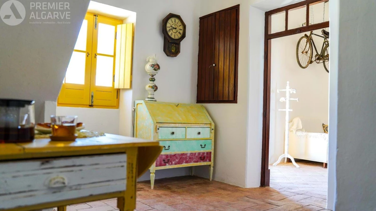 Moradia T6 para Venda em Santa Barbara de Nexe Foto 14