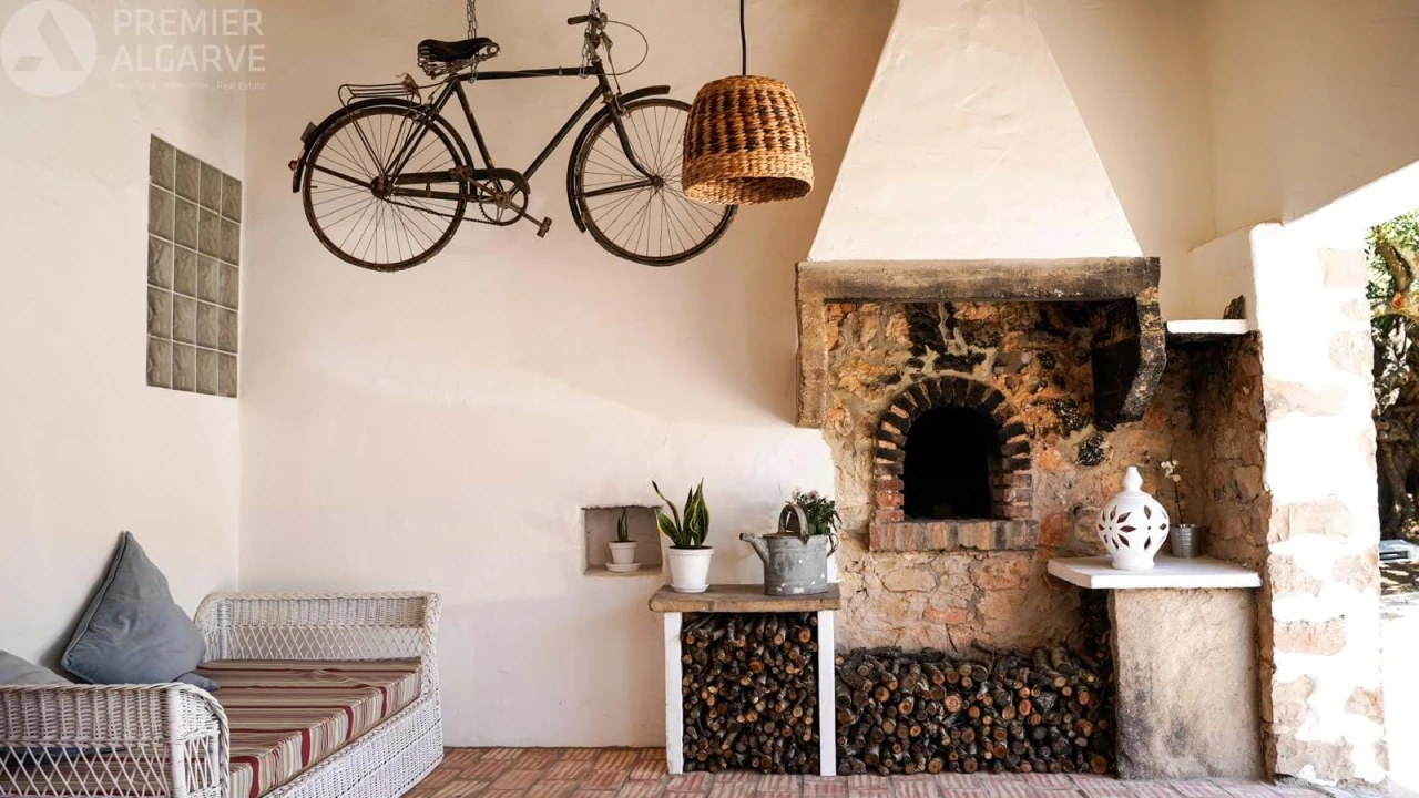 Moradia T6 para Venda em Santa Barbara de Nexe Foto 16