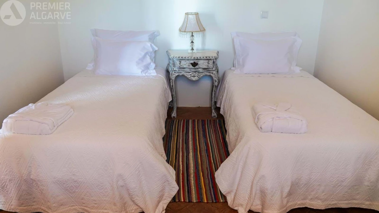 Moradia T6 para Venda em Santa Barbara de Nexe Foto 21