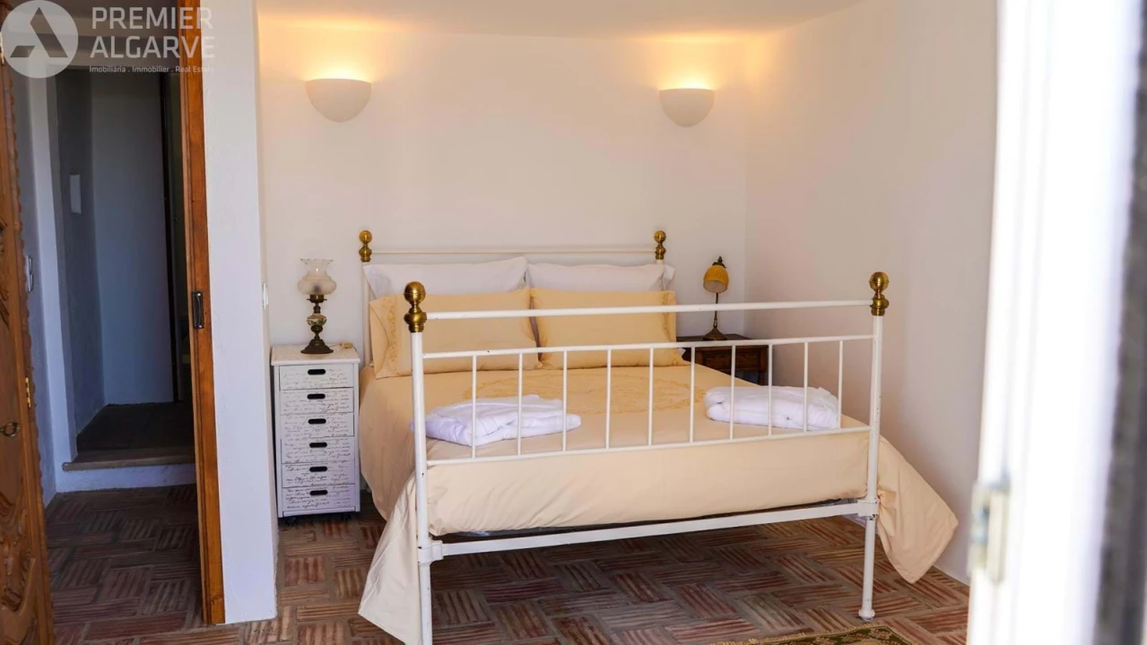 Moradia T6 para Venda em Santa Barbara de Nexe Foto 41