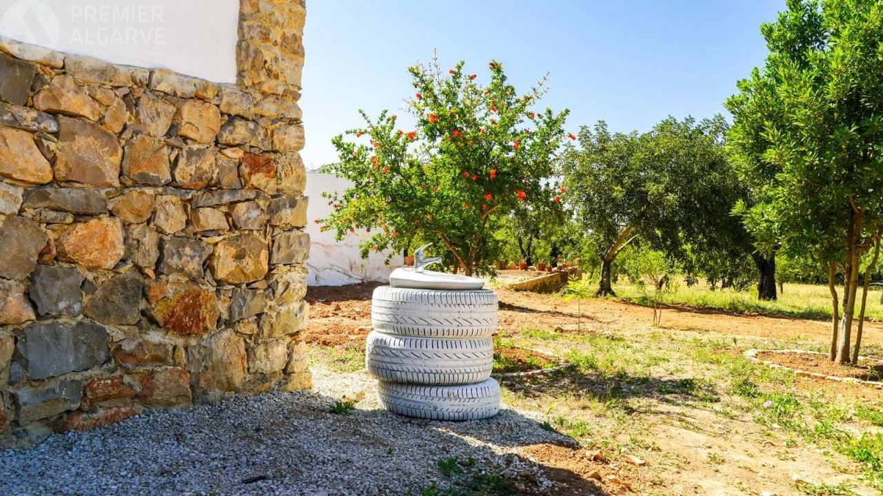 Moradia T6 para Venda em Santa Barbara de Nexe Foto 49