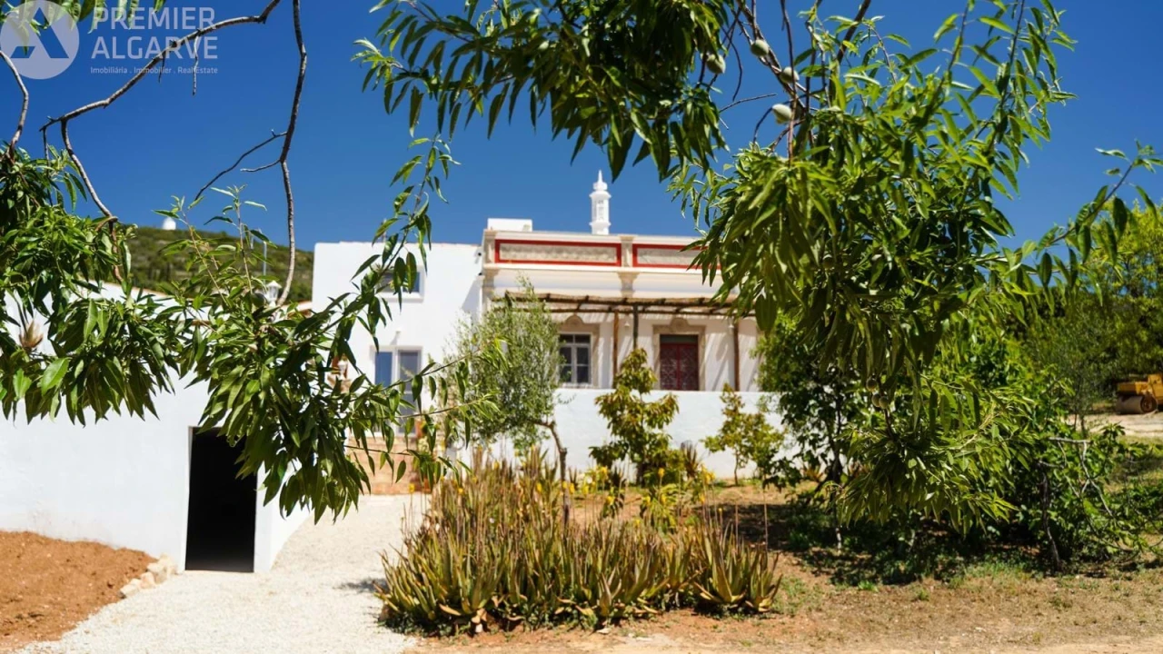 Moradia T6 para Venda em Santa Barbara de Nexe Foto 56