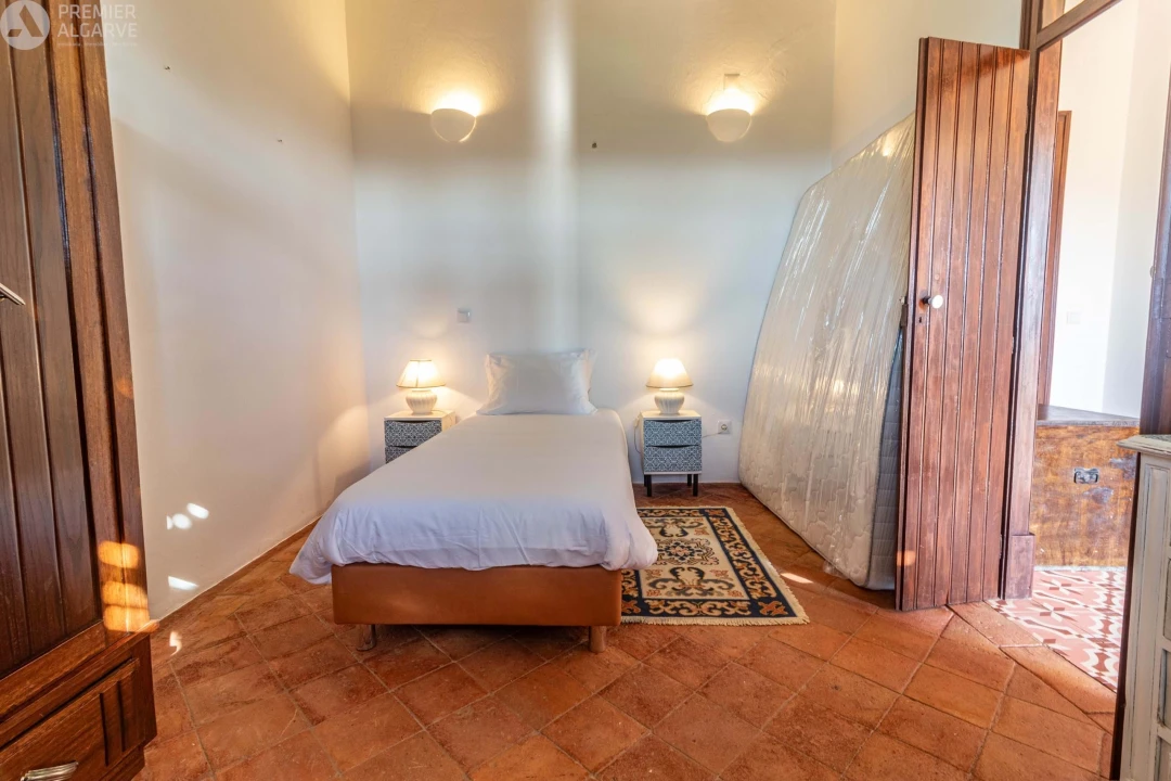 Moradia T6 para Venda em Santa Barbara de Nexe Foto 67