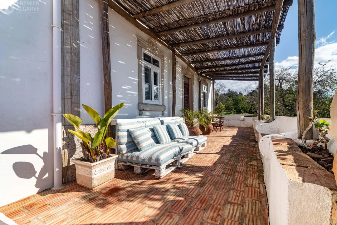 Moradia T6 para Venda em Santa Barbara de Nexe Foto 75