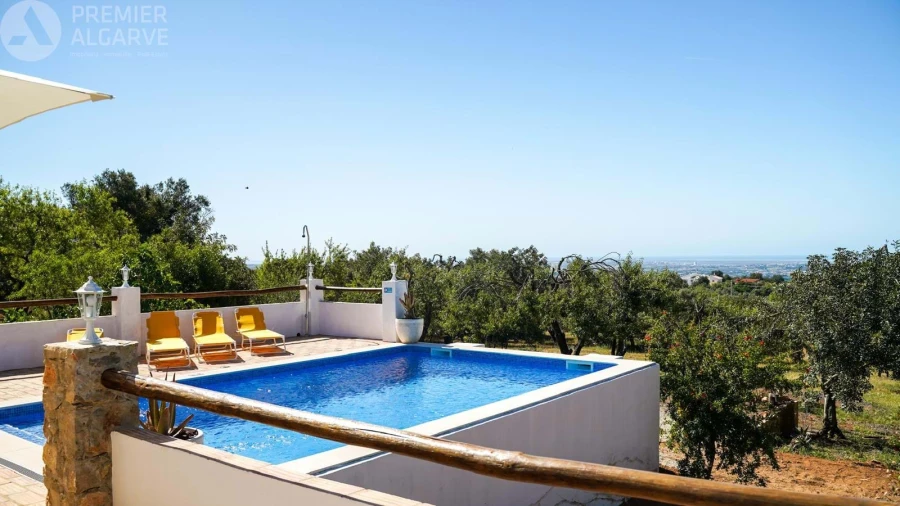 Moradia T6 para Venda em Santa Barbara de Nexe Foto 3