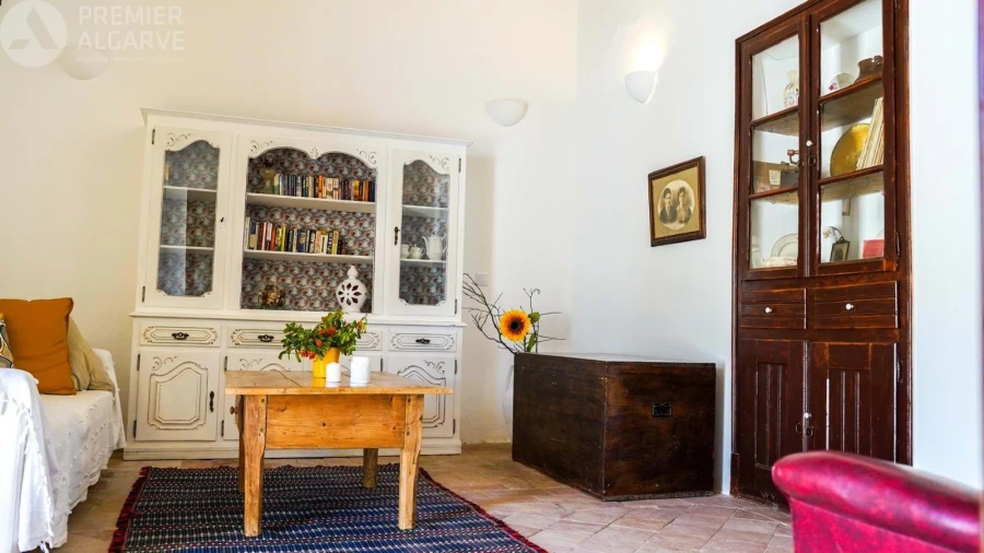 Moradia T6 para Venda em Santa Barbara de Nexe Foto 12