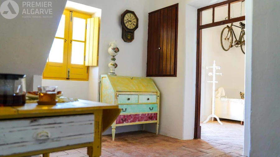 Moradia T6 para Venda em Santa Barbara de Nexe Foto 14