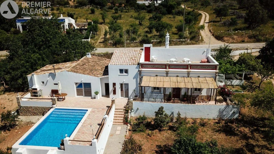 Moradia T6 para Venda em Santa Barbara de Nexe Foto 6