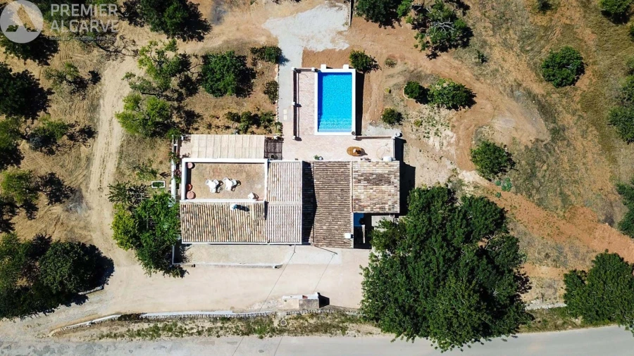 Moradia T6 para Venda em Santa Barbara de Nexe Foto 5