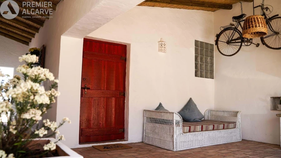 Moradia T6 para Venda em Santa Barbara de Nexe Foto 17