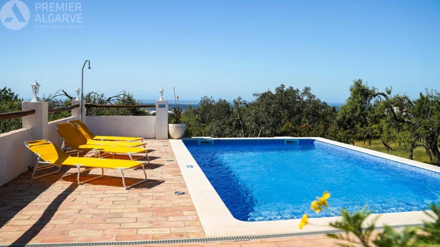 Moradia T6 para Venda em Santa Barbara de Nexe Foto 4