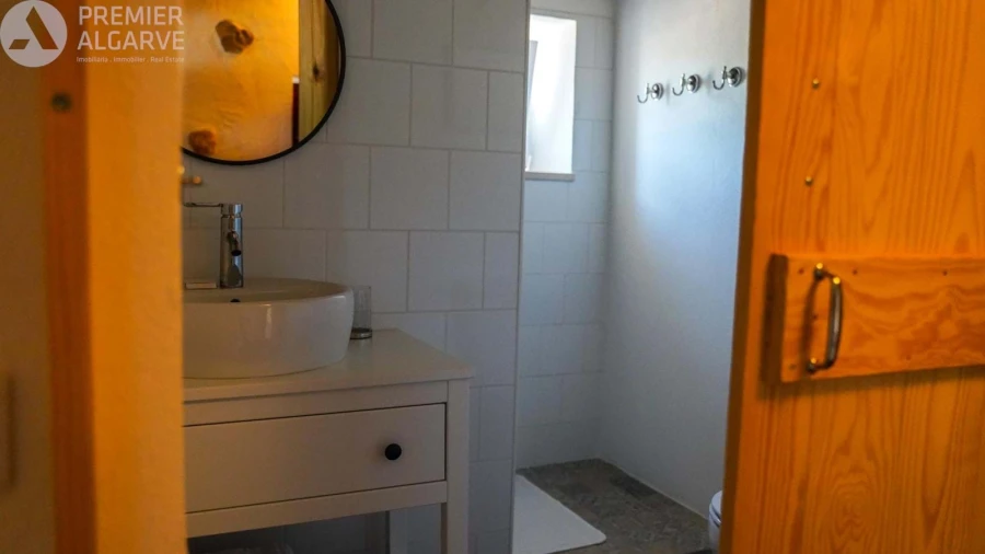 Moradia T6 para Venda em Santa Barbara de Nexe Foto 47