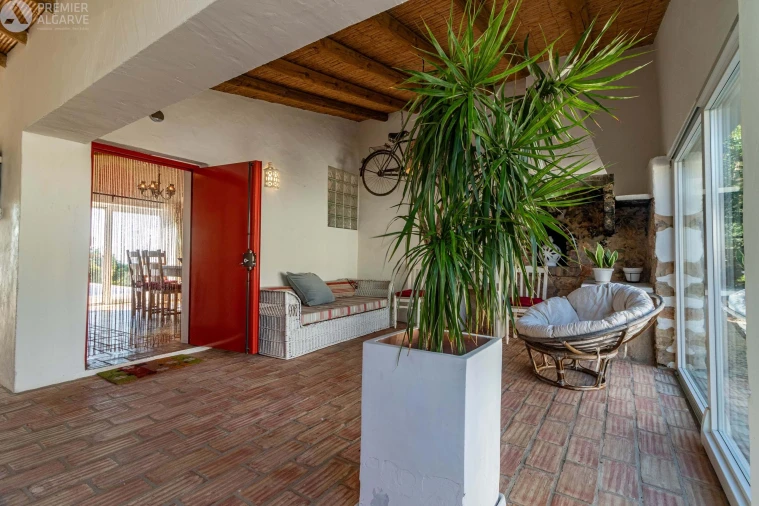 Moradia T6 para Venda em Santa Barbara de Nexe Foto 68