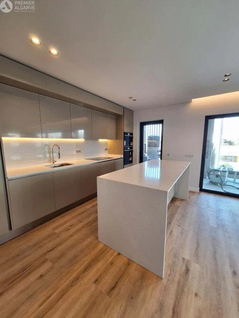 Apartamento T5 para Venda em Faro (Sé e São Pedro)