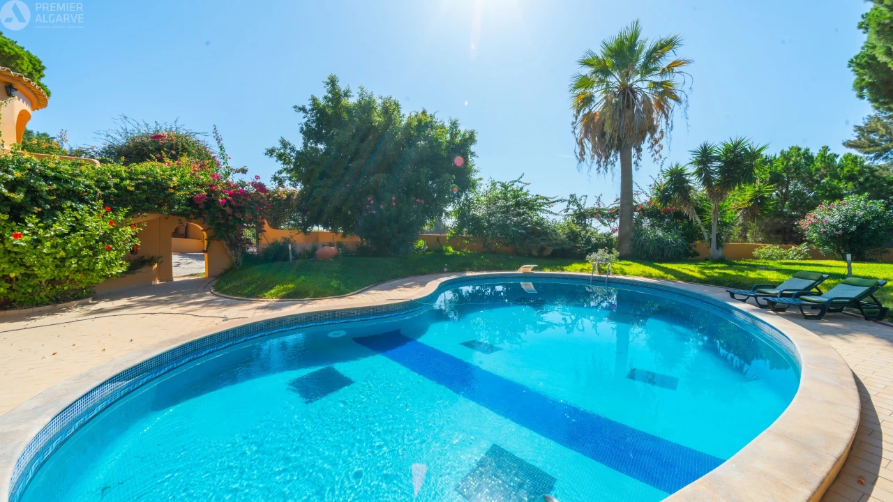 Moradia T5 para Venda em Pechão Foto 48