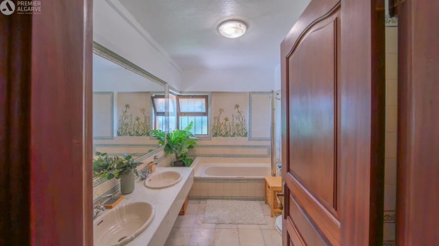 Moradia T5 para Venda em Pechão Foto 21