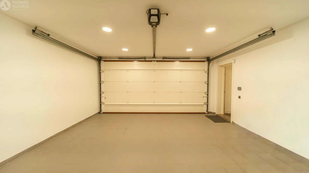 Moradia T4 para Venda em Quelfes Foto 7