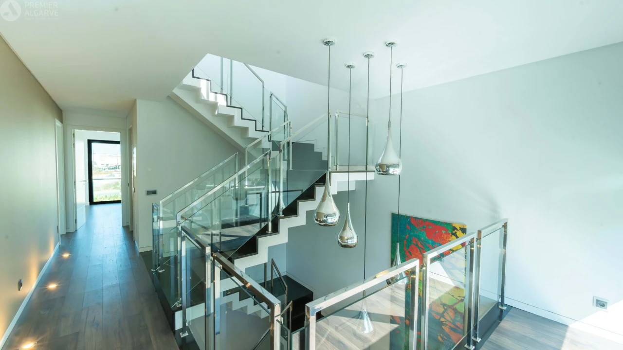 Moradia T4 para Venda em Quelfes Foto 27