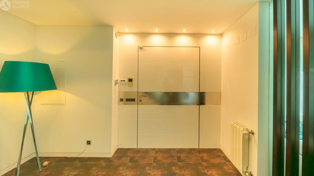 Moradia T4 para Venda em Quelfes Foto 11