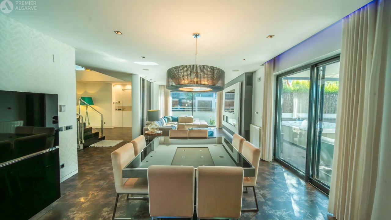 Moradia T4 para Venda em Quelfes Foto 19