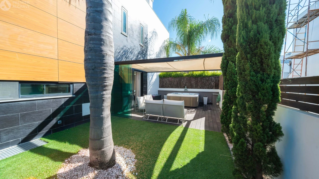 Moradia T4 para Venda em Quelfes Foto 22