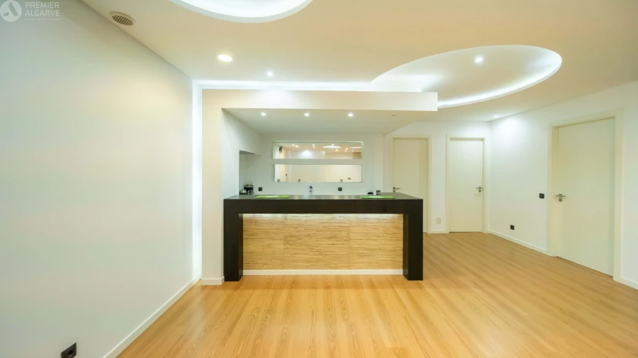 Moradia T4 para Venda em Quelfes Foto 15