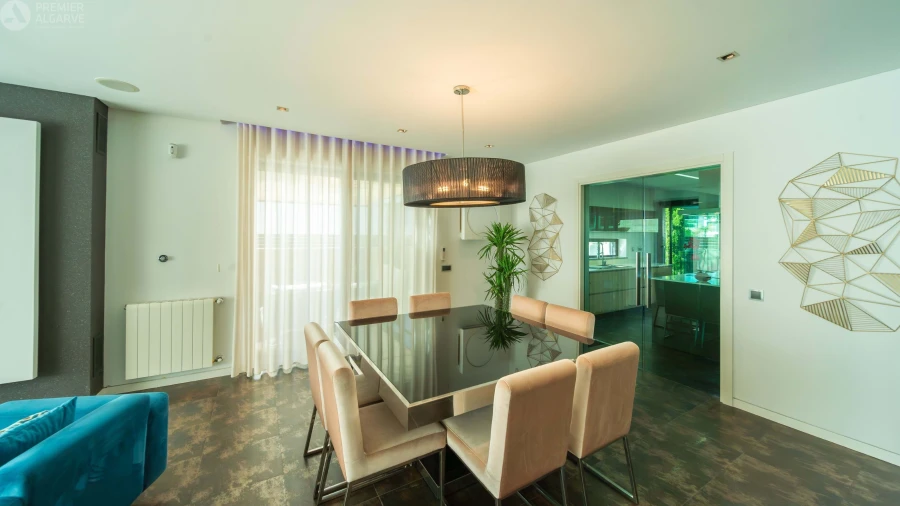 Moradia T4 para Venda em Quelfes Foto 5