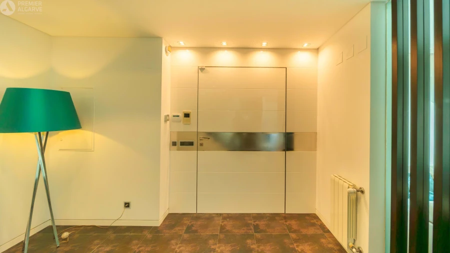 Moradia T4 para Venda em Quelfes Foto 11