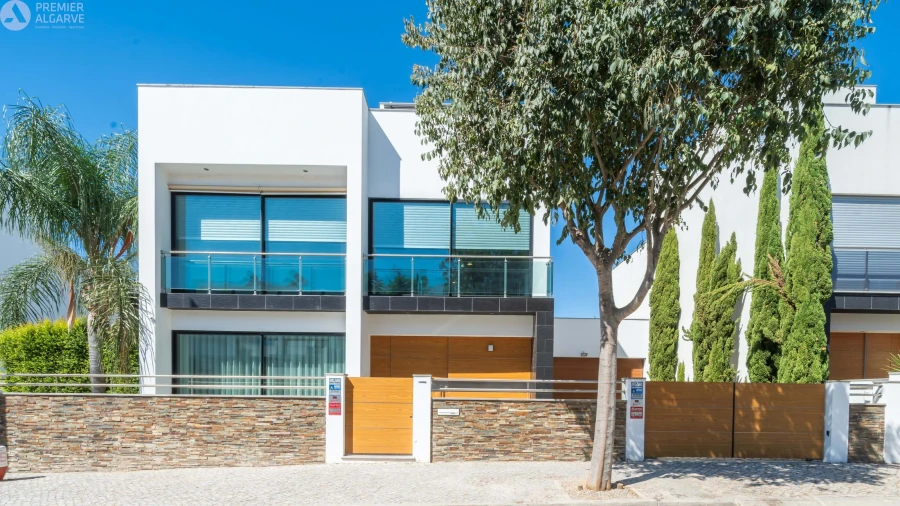 Moradia T4 para Venda em Quelfes