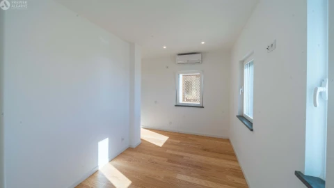 Moradia T2 para Venda em Faro (Sé e São Pedro)